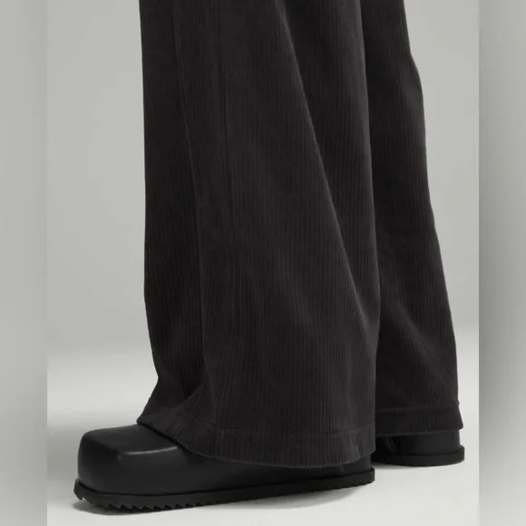 Lululemon Scuba Mid-Rise Wide-Leg Pant *Velvet Cord in Black - Picture 5 of 9
